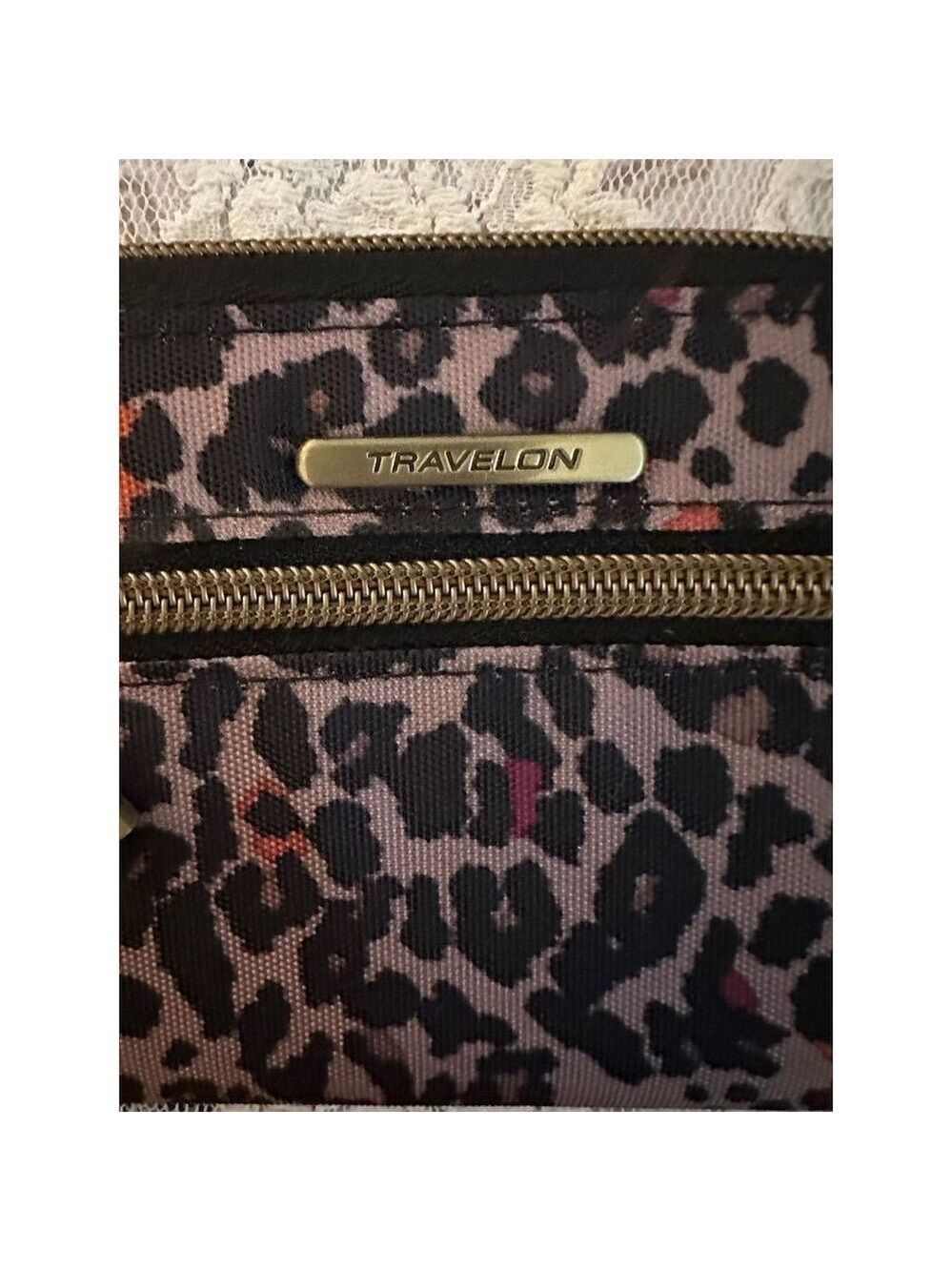 Travelon Women's RFID Blocking Animal Print Wristlet Wallet - Picture 2 of 4